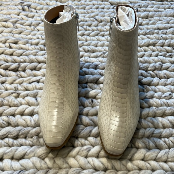 AQUATALIA Snake Skin Bootie Size 8.5 - Picture 2 of 8